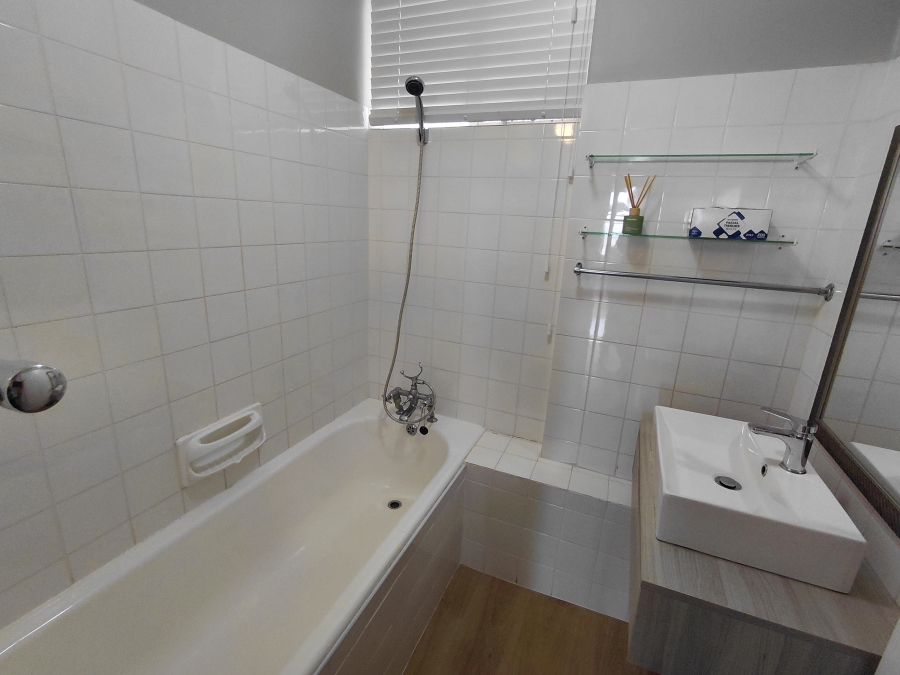 To Let 2 Bedroom Property for Rent in Summerstrand Eastern Cape
